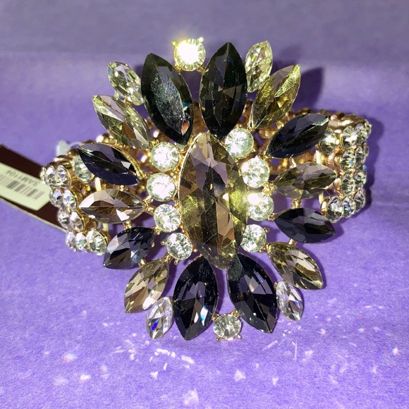 Crystal wrist Corsage bracelet - Picture 3 of 3